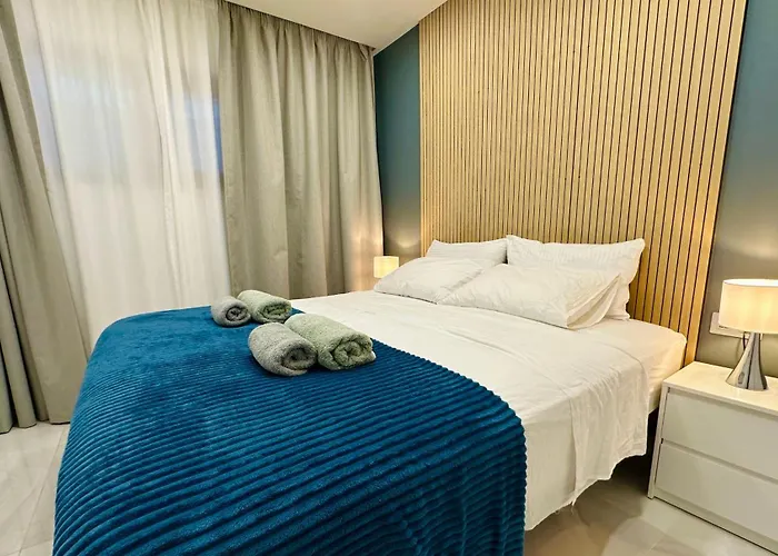 Luxury Diamond - Ocean View, Big Terraces, Air Con, Wifi *
